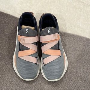 ON Cloudnova Wrap quicksilver flame size 8.5. Worn once. In box.